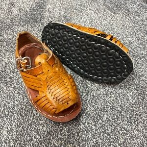 Brand new huaraches size 5C